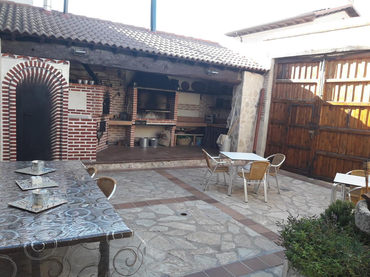 Casa Rural La Casa De Las Manuelas Horcajo de las Torres Exterior photo