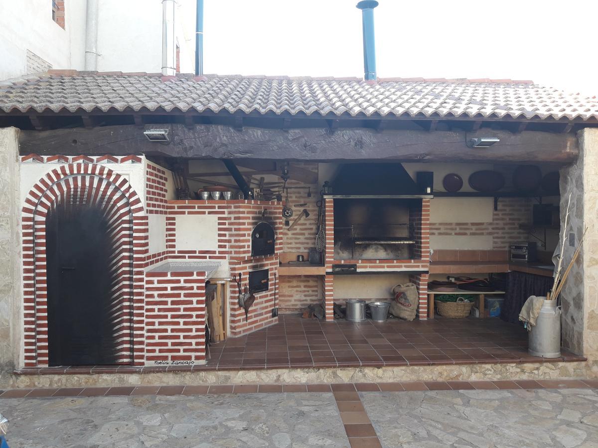 Casa Rural La Casa De Las Manuelas Horcajo de las Torres Exterior photo